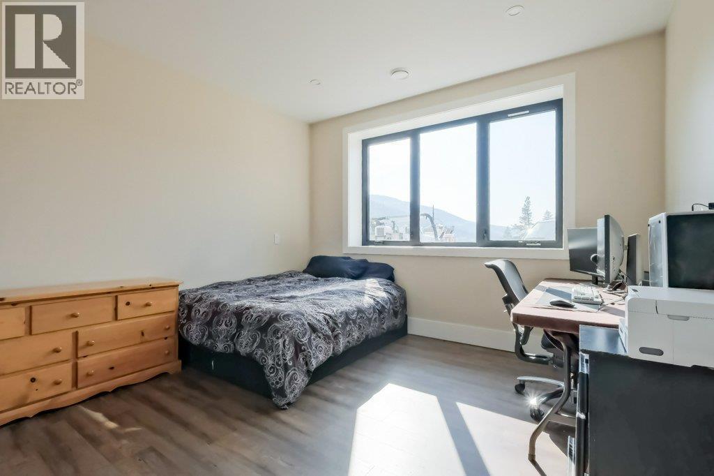 7839 Falcon Ridge Crescent. Kelowna, British Columbia