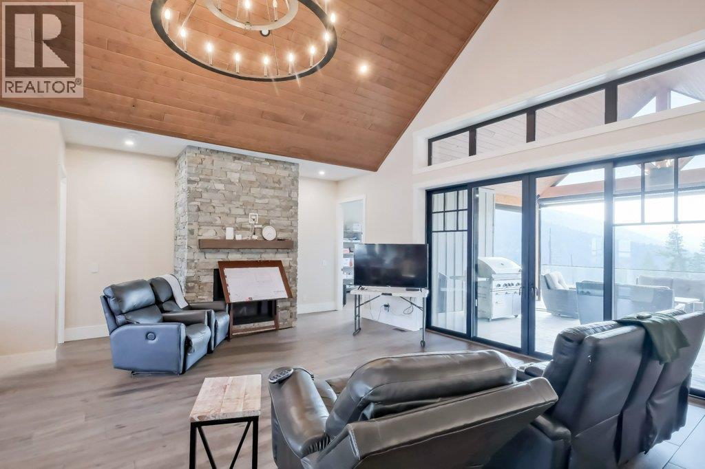 7839 Falcon Ridge Crescent. Kelowna, British Columbia