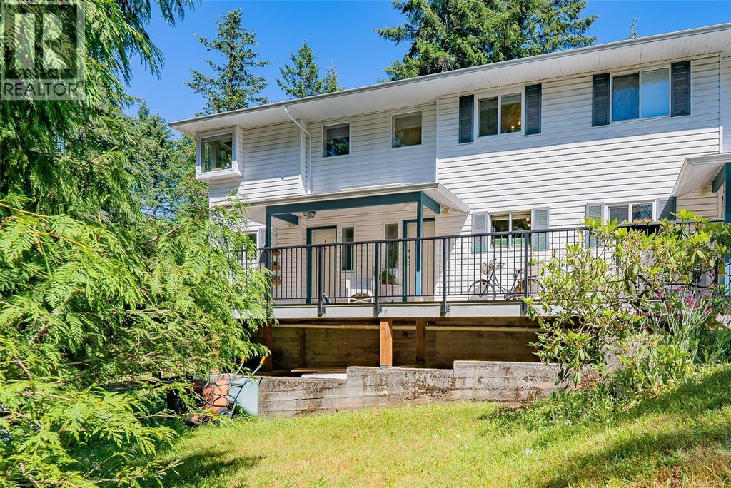 2 3470 Hillside Avenue, Nanaimo