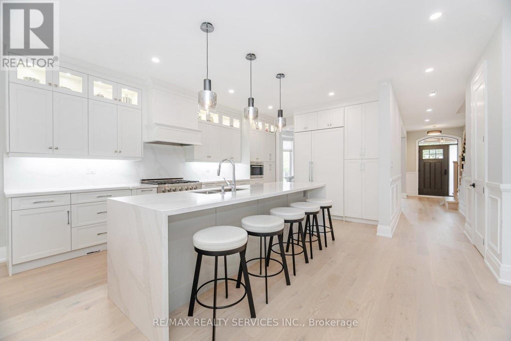 17 Edmonton Street, Brampton (bram West)