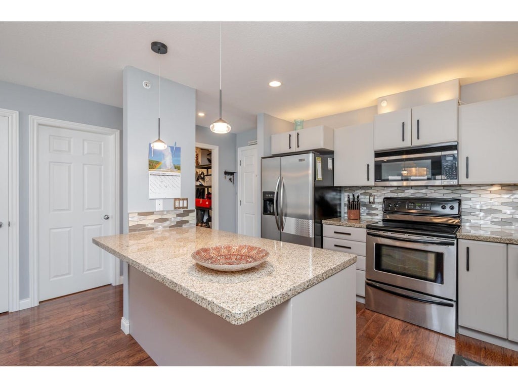 409 5474 198th Street, Langley