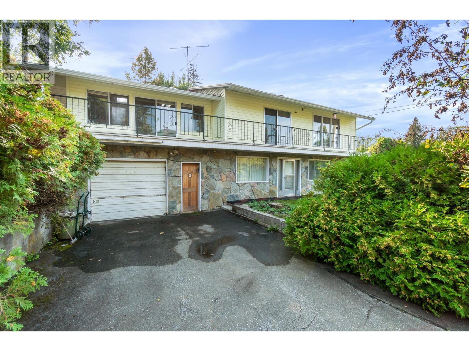 2602 Blind Bay Road. Blind Bay, British Columbia