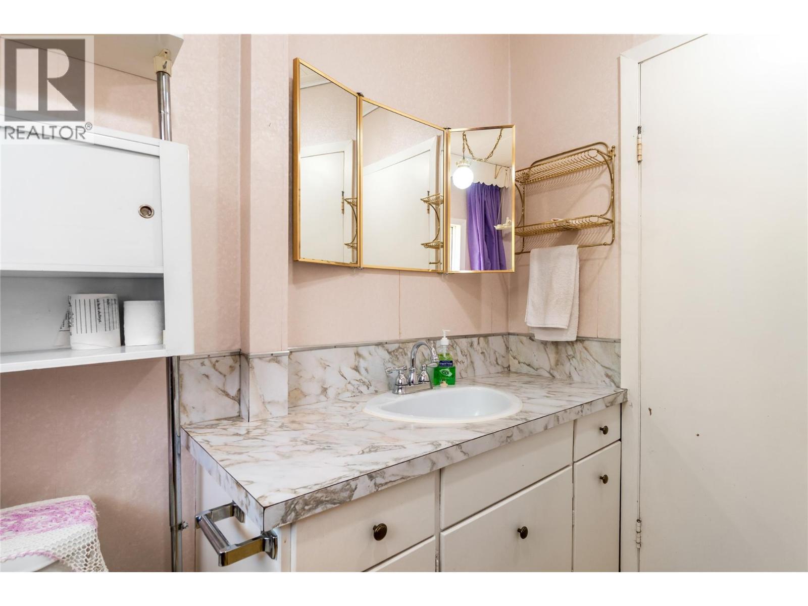 2602 Blind Bay Road. Blind Bay, British Columbia