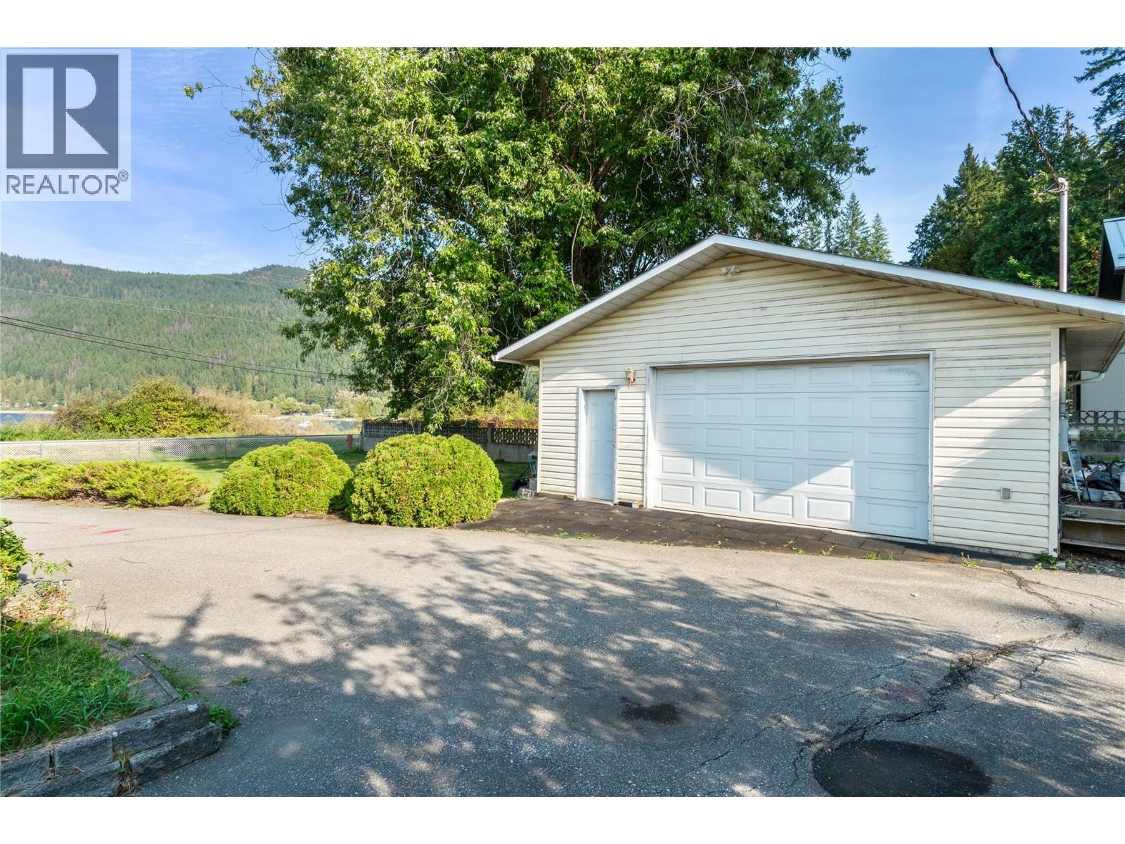 2602 Blind Bay Road. Blind Bay, British Columbia