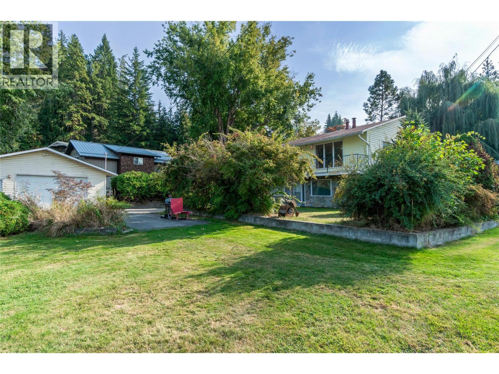 2602 Blind Bay Road. Blind Bay, British Columbia