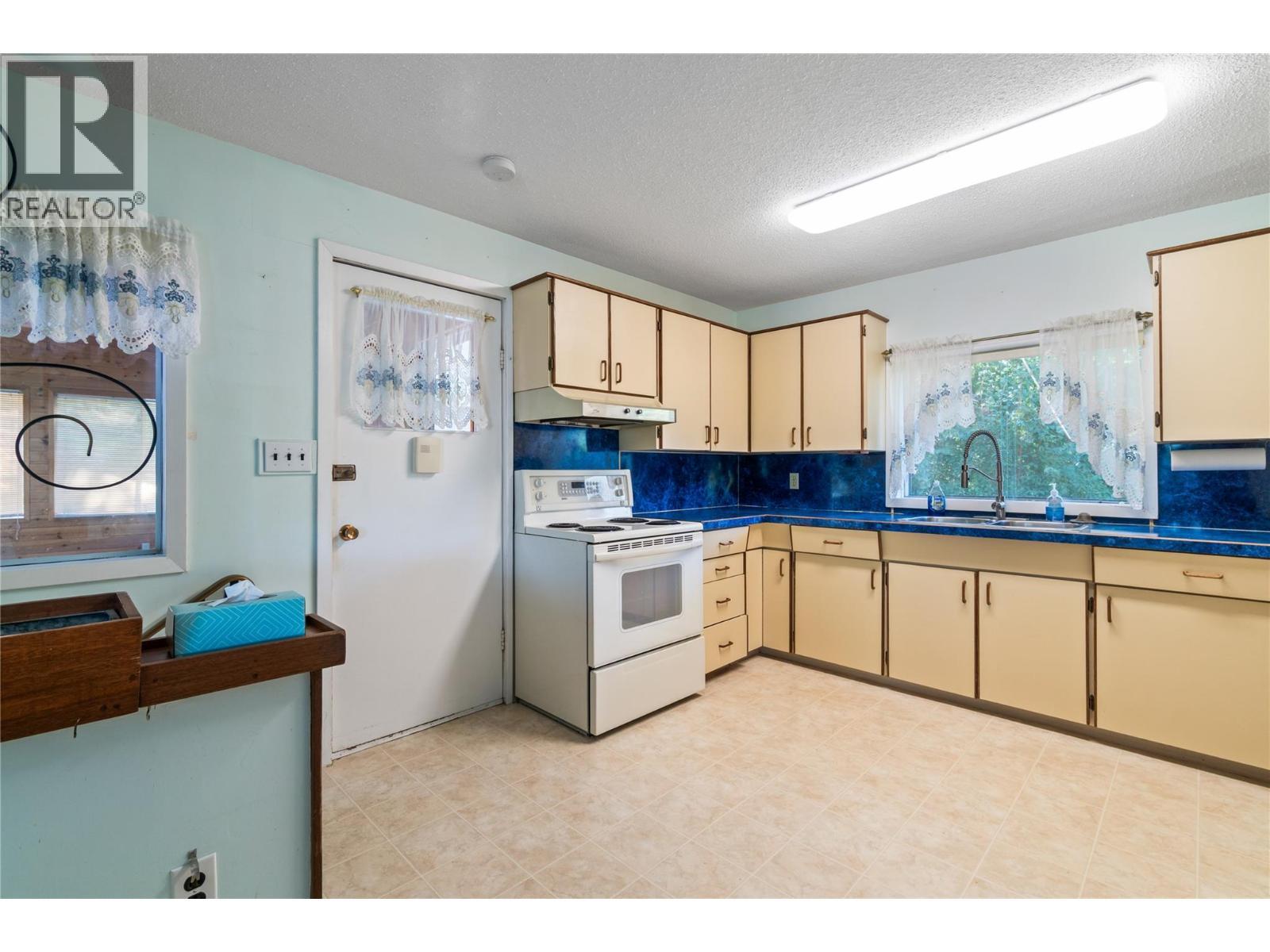 2602 Blind Bay Road. Blind Bay, British Columbia