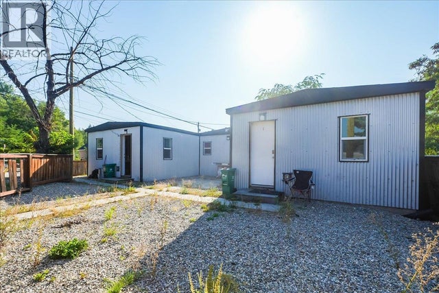 1406 Fourth Avenue, Trail