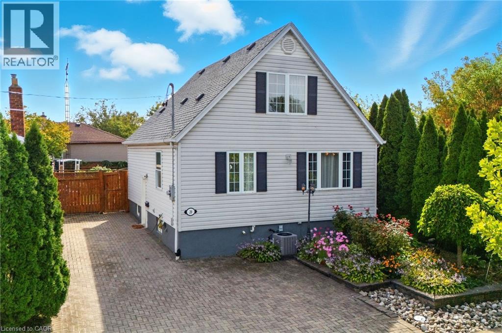 39 Clayburn Avenue, St. Catharines