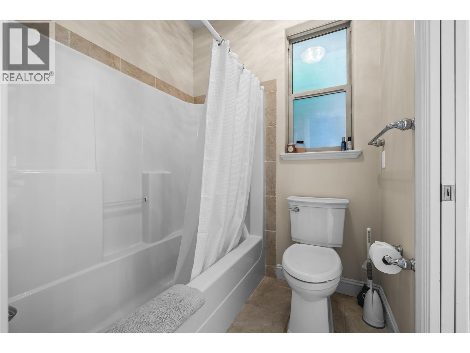 1778 Vineyard Drive. West Kelowna, British Columbia