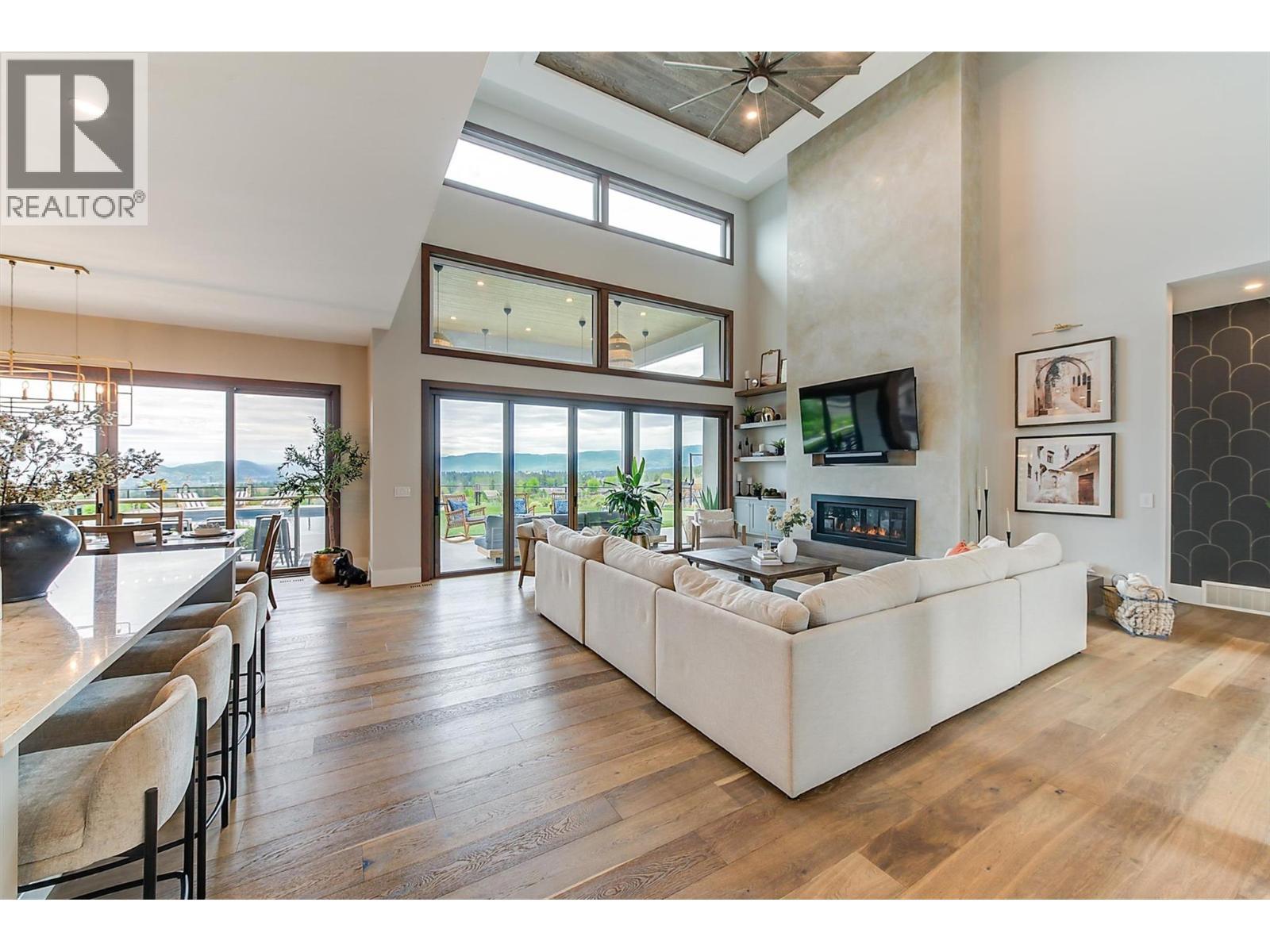 1612 Vincent Place. Kelowna, British Columbia