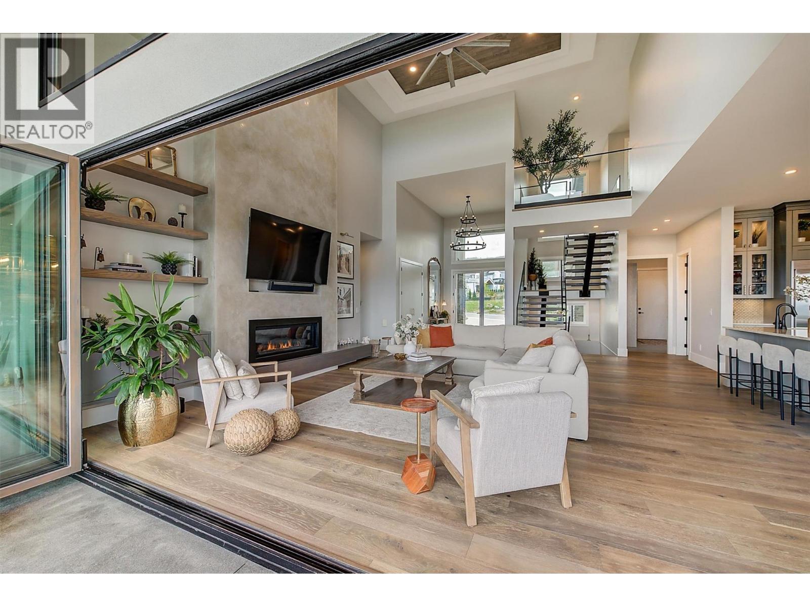 1612 Vincent Place. Kelowna, British Columbia