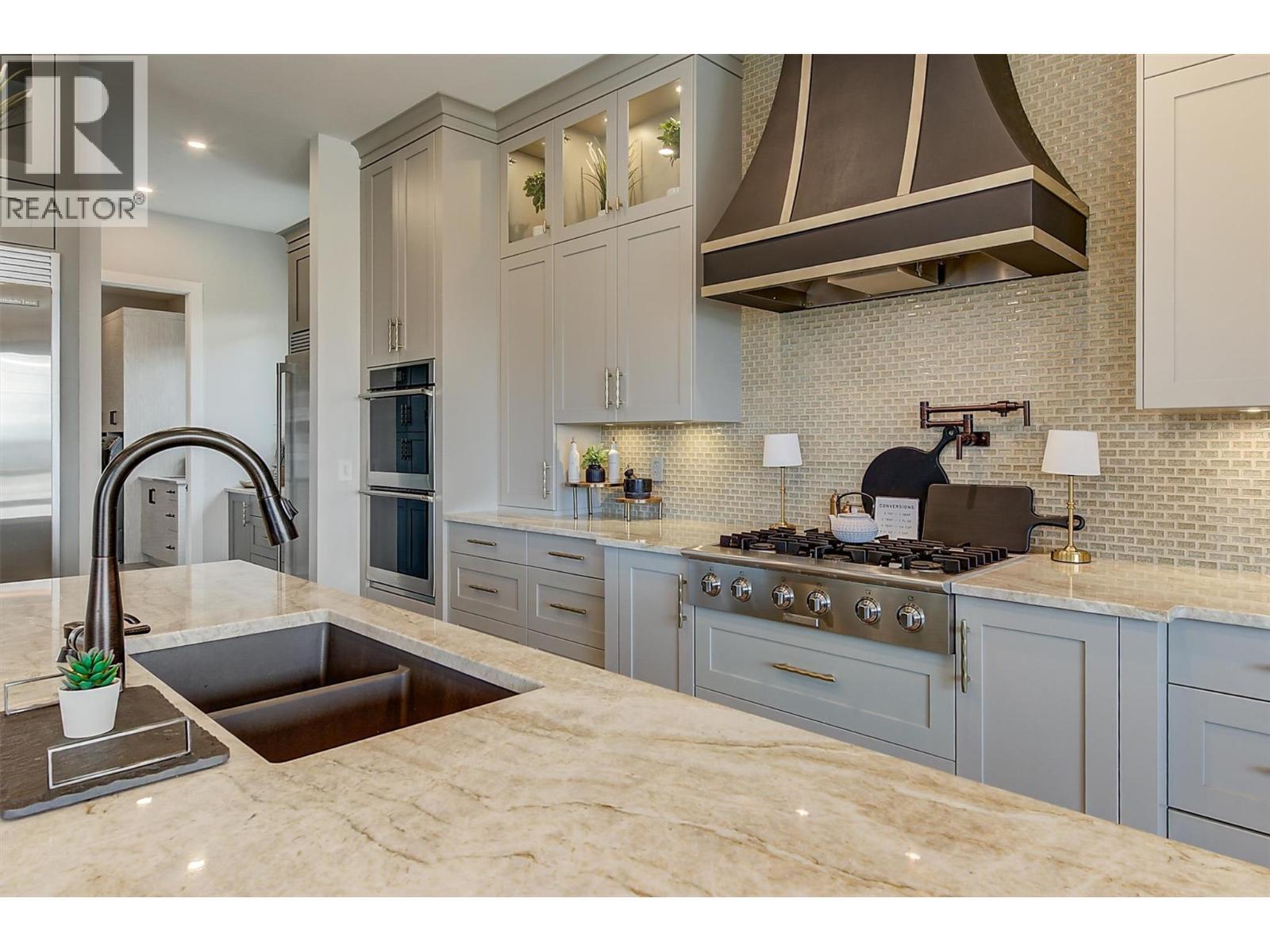 1612 Vincent Place. Kelowna, British Columbia