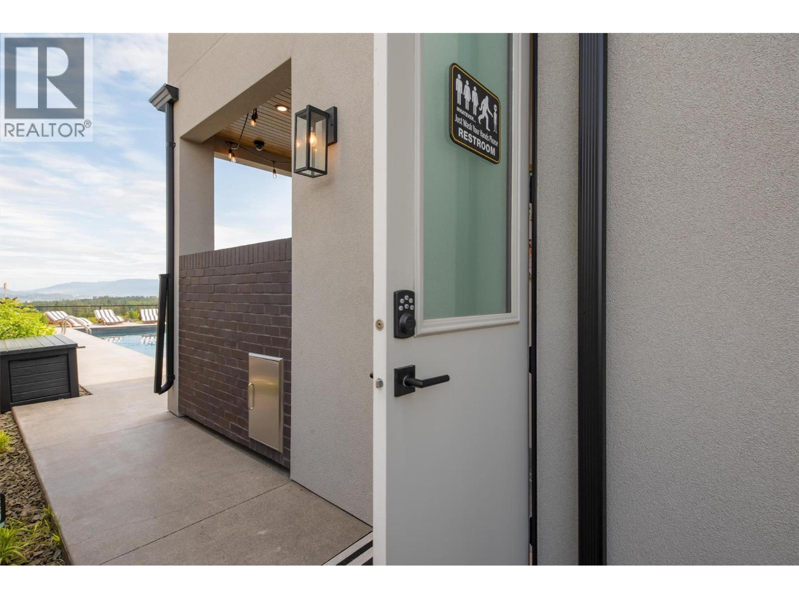 1612 Vincent Place. Kelowna, British Columbia