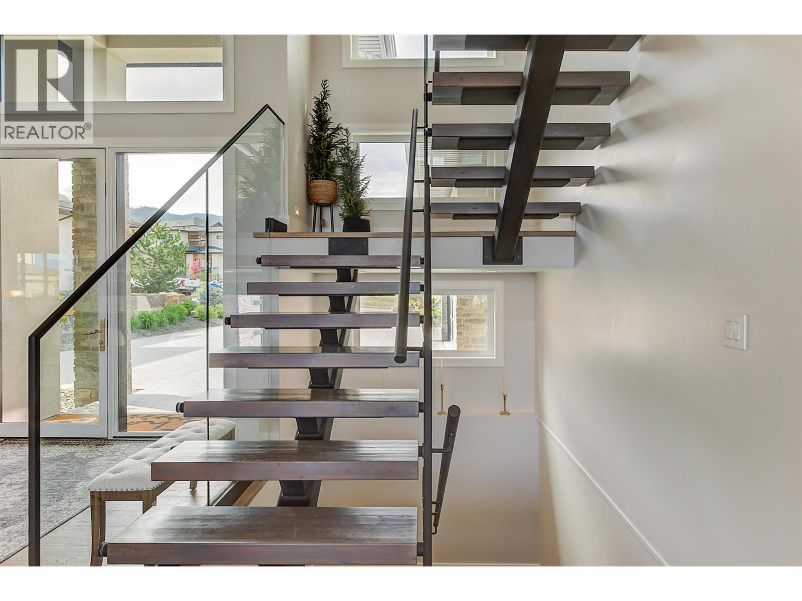 1612 Vincent Place. Kelowna, British Columbia