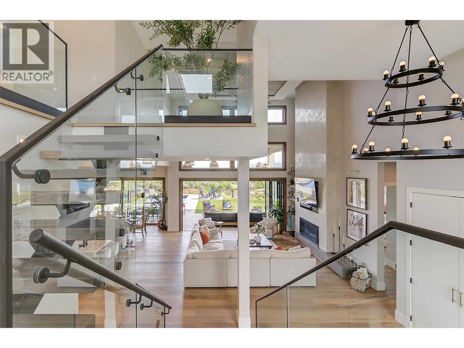 1612 Vincent Place. Kelowna, British Columbia