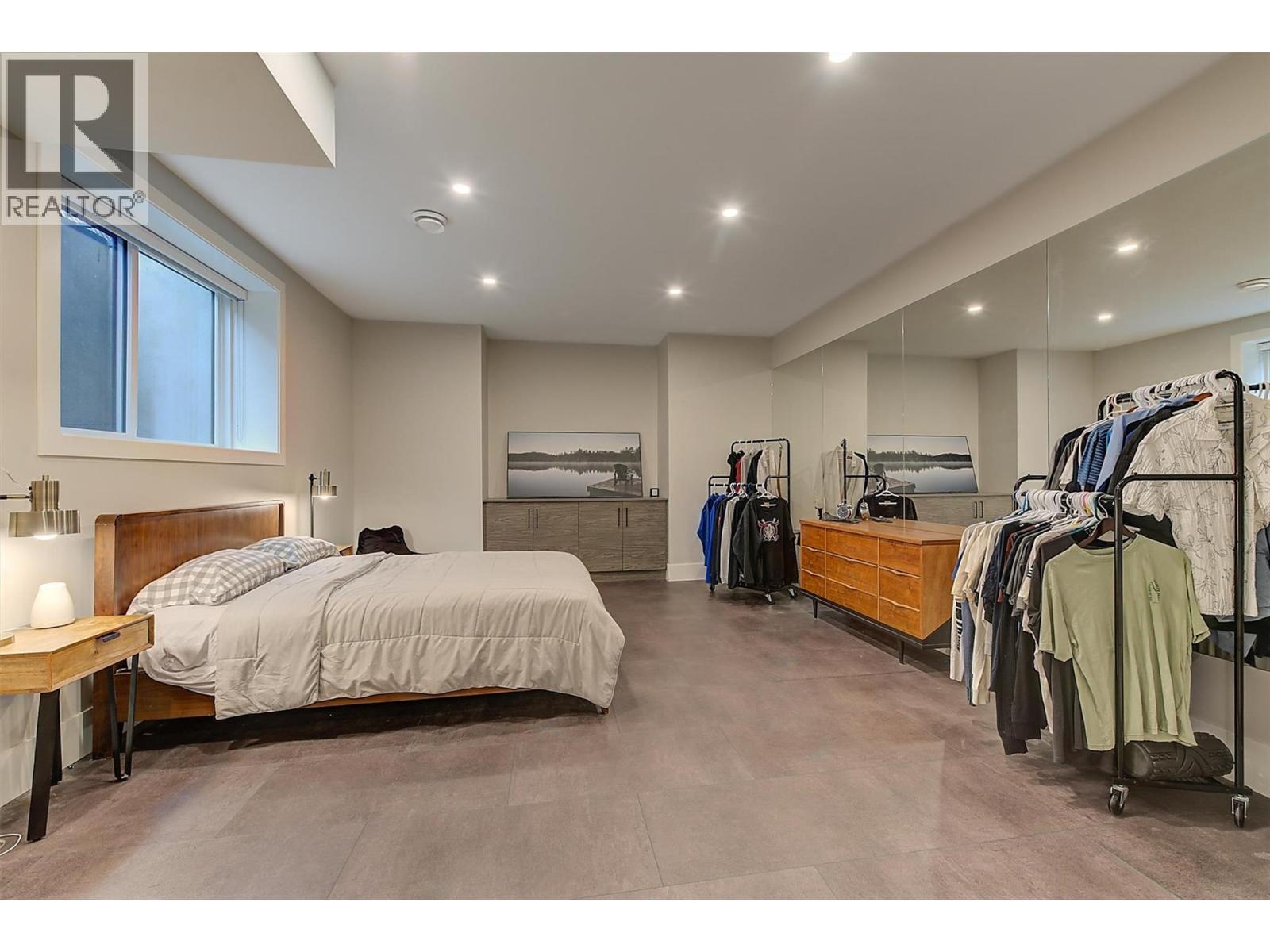 1612 Vincent Place. Kelowna, British Columbia