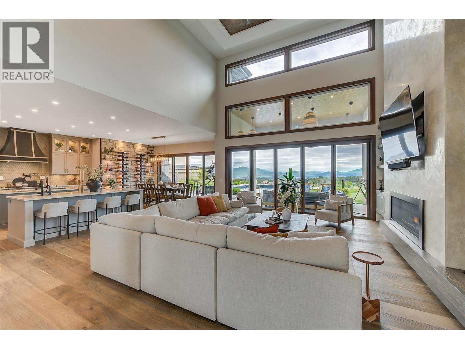 1612 Vincent Place. Kelowna, British Columbia