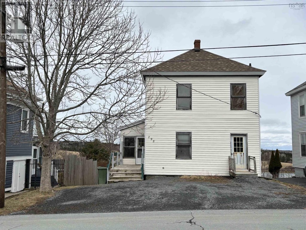 195 Lawrence Street, Lunenburg