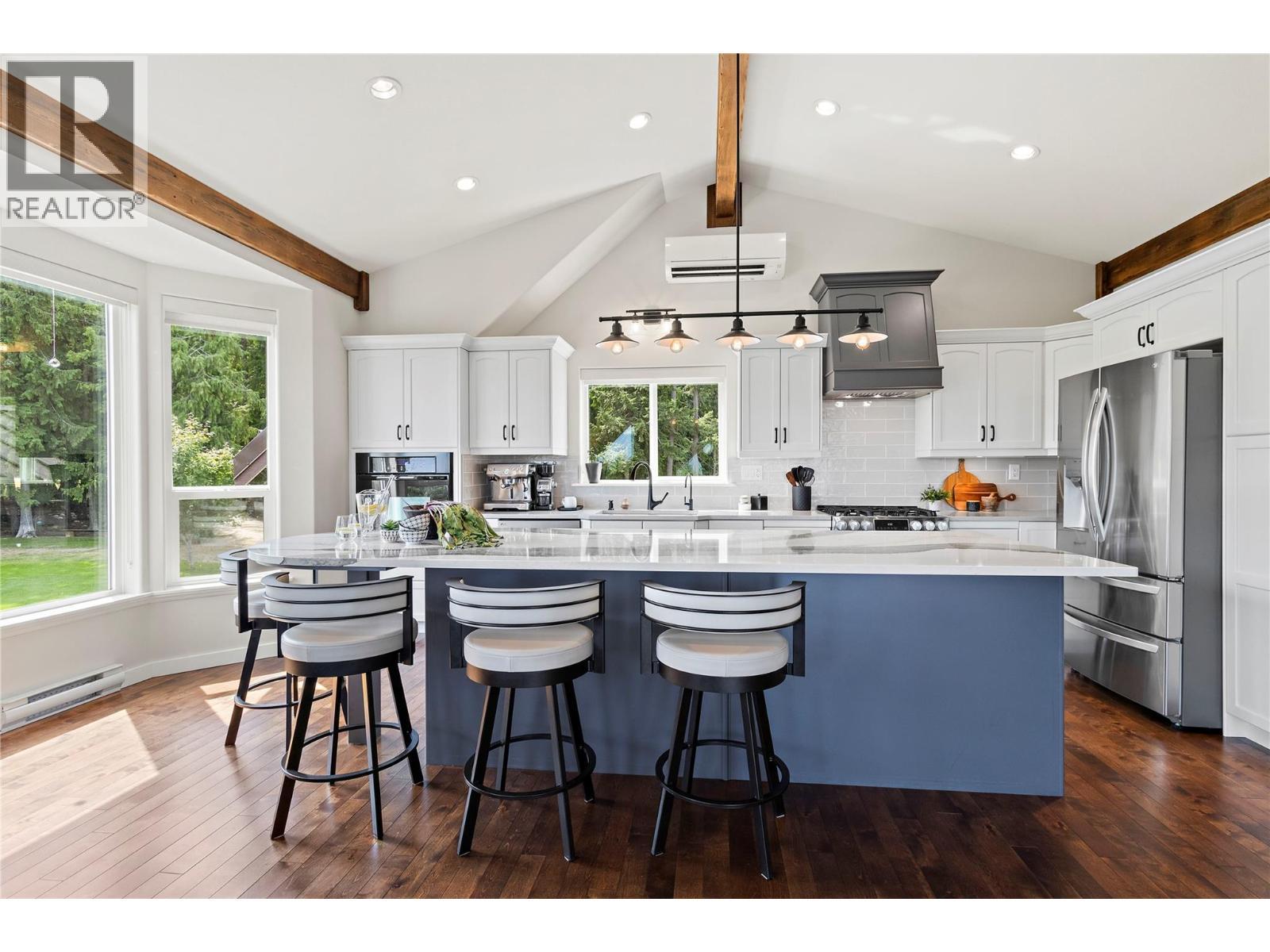 2672 Mckenzie Road. Sorrento, British Columbia