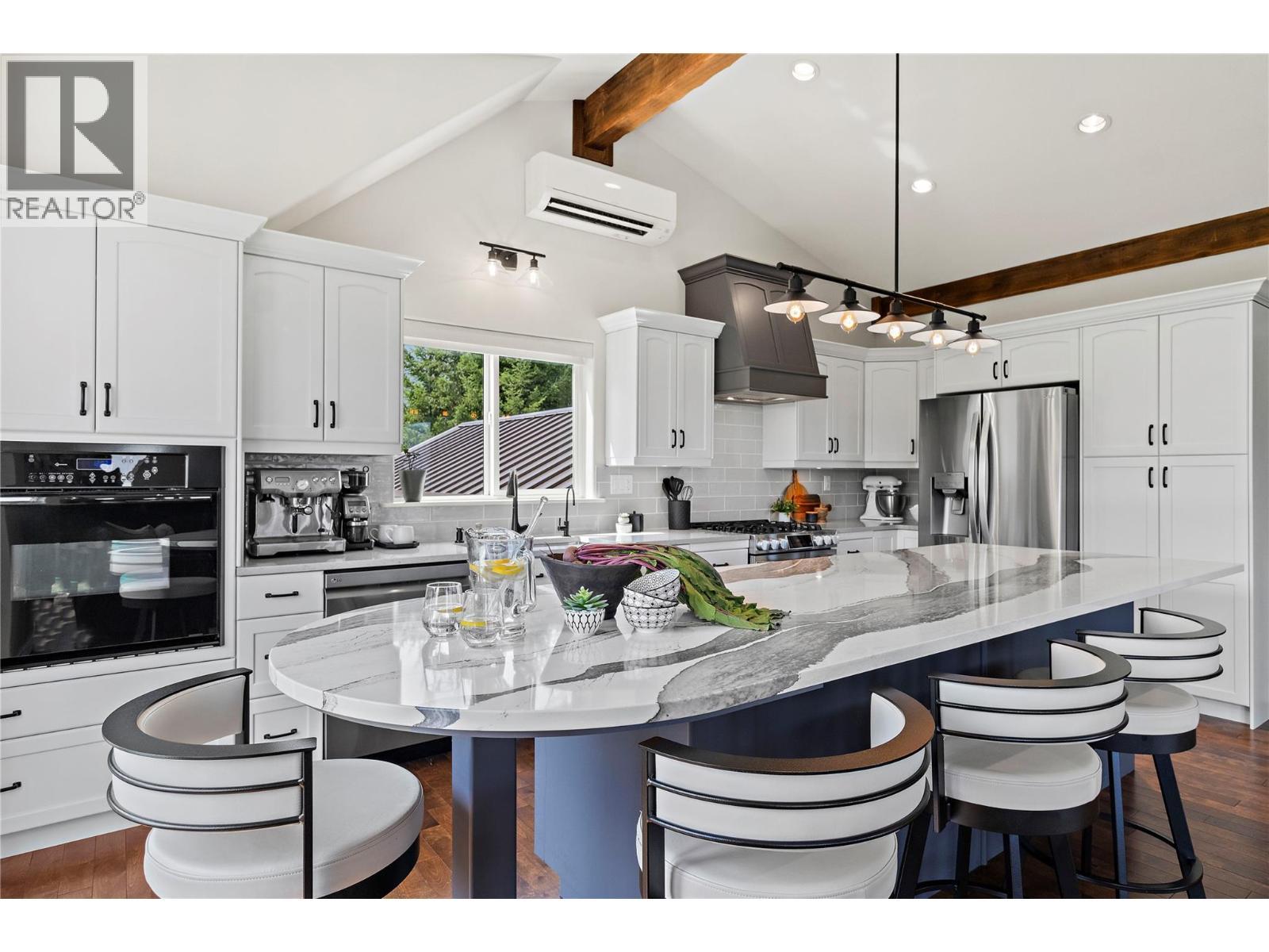 2672 Mckenzie Road. Sorrento, British Columbia