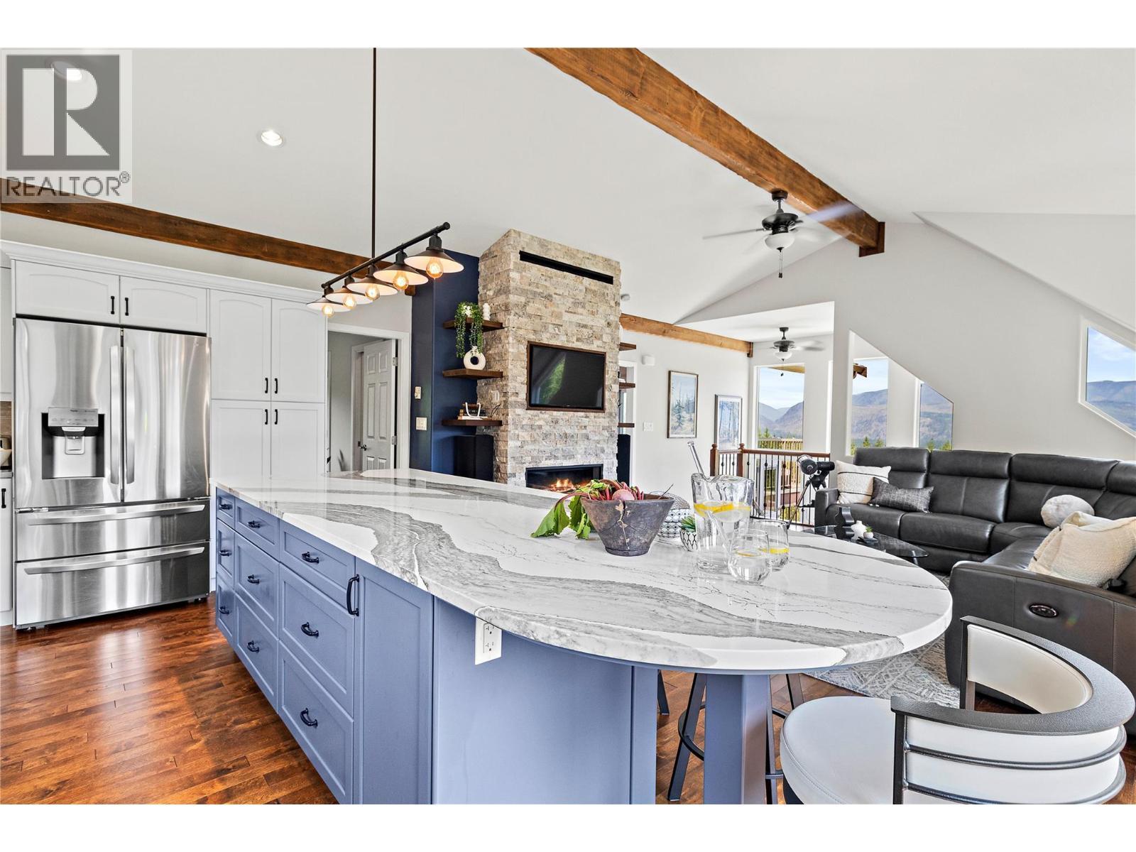 2672 Mckenzie Road. Sorrento, British Columbia