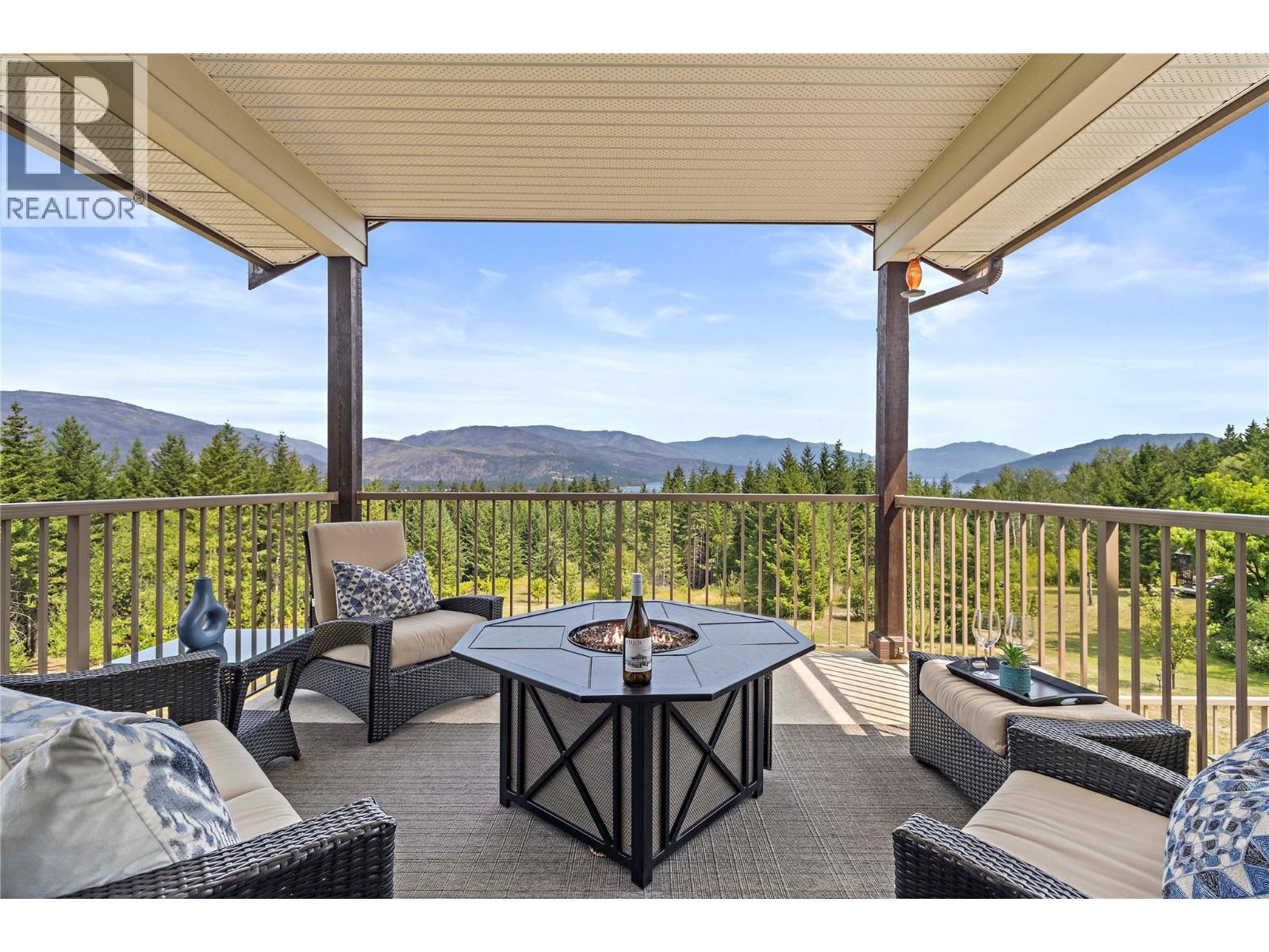 2672 Mckenzie Road. Sorrento, British Columbia