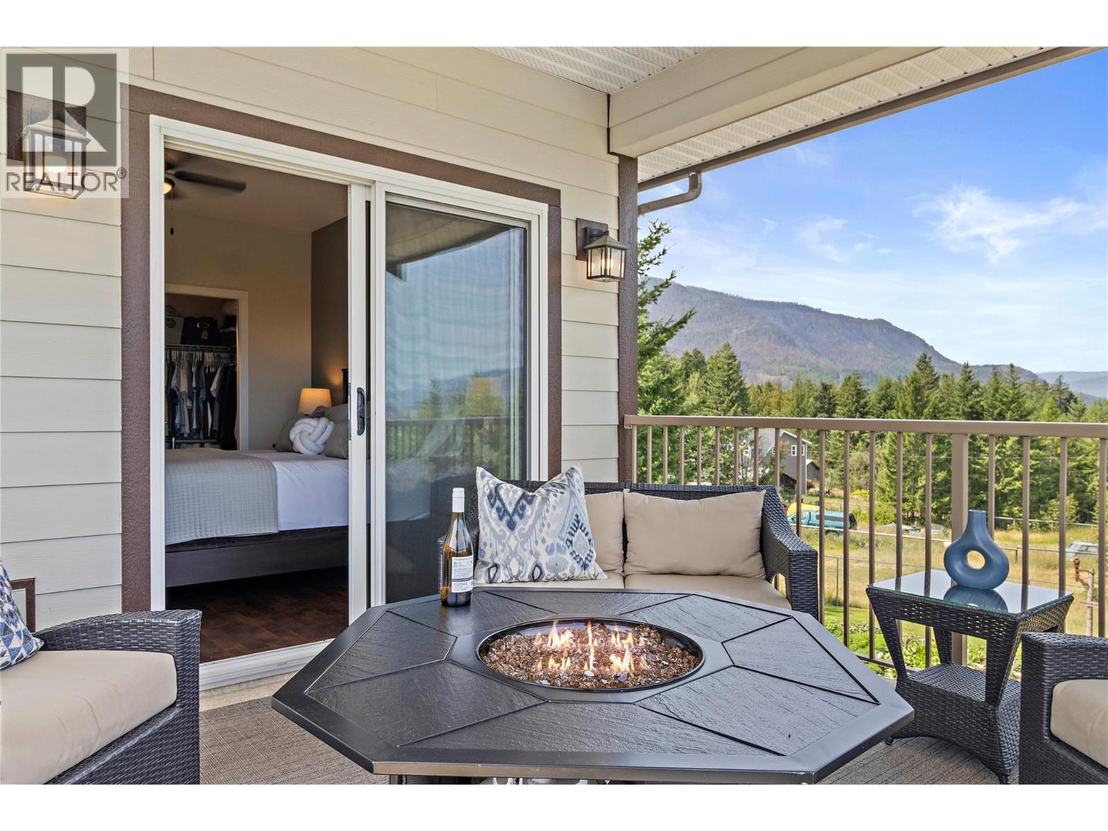 2672 Mckenzie Road. Sorrento, British Columbia