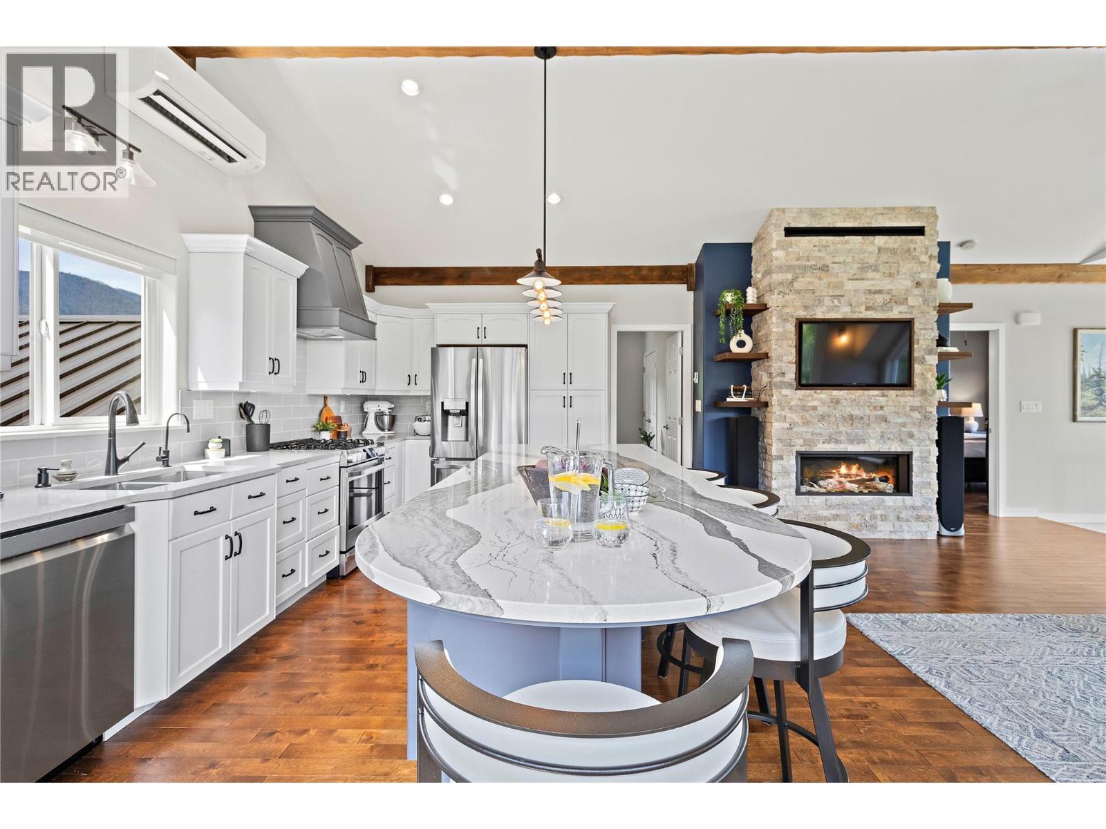 2672 Mckenzie Road. Sorrento, British Columbia