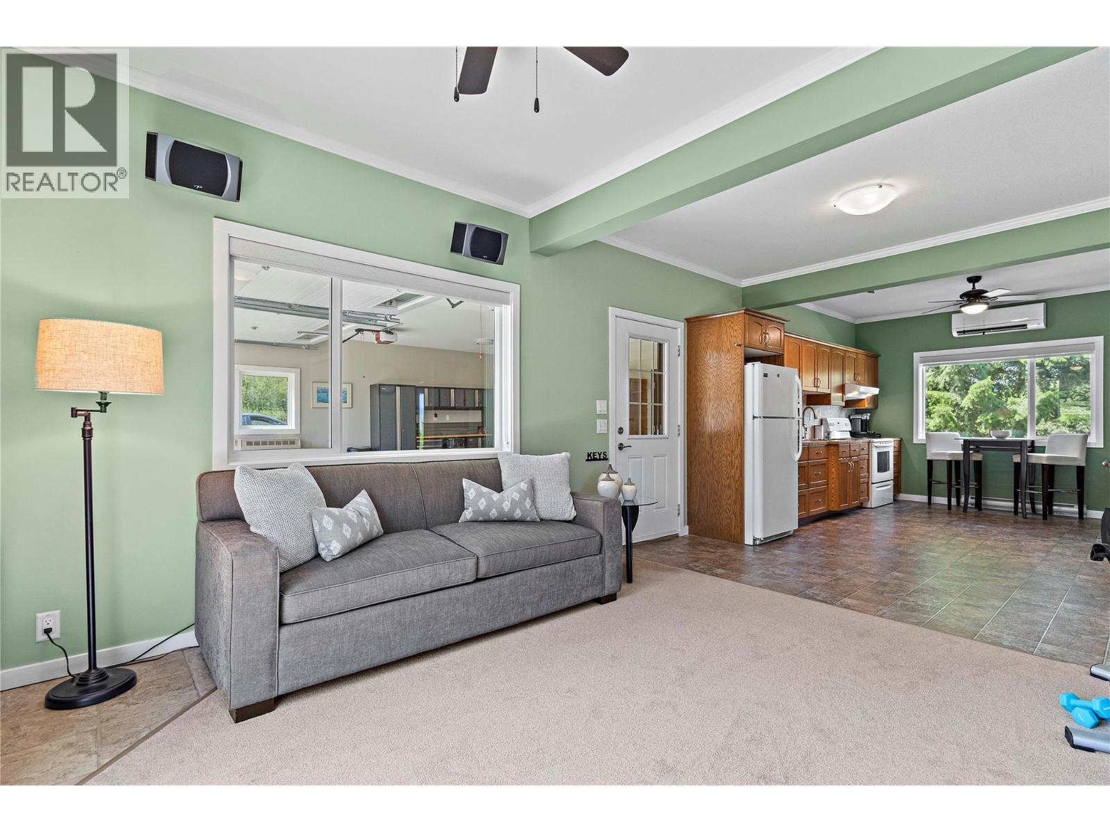 2672 Mckenzie Road. Sorrento, British Columbia