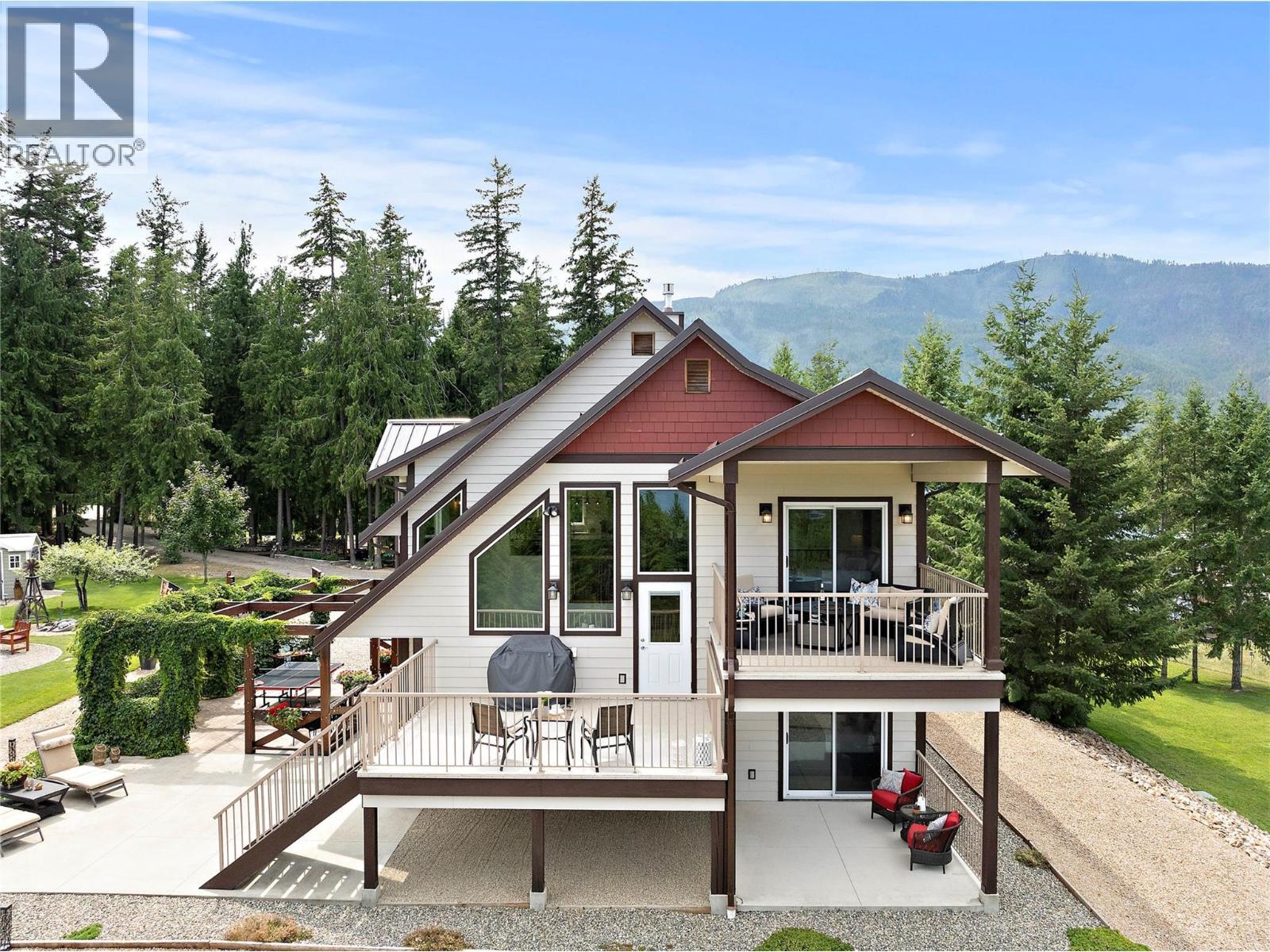 2672 Mckenzie Road. Sorrento, British Columbia