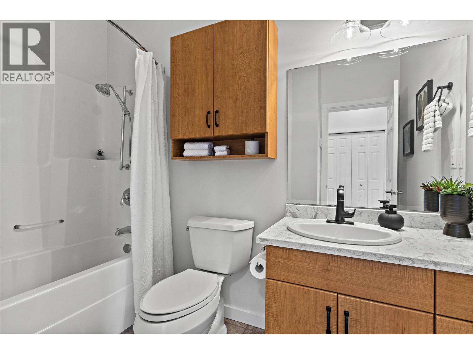 2672 Mckenzie Road. Sorrento, British Columbia