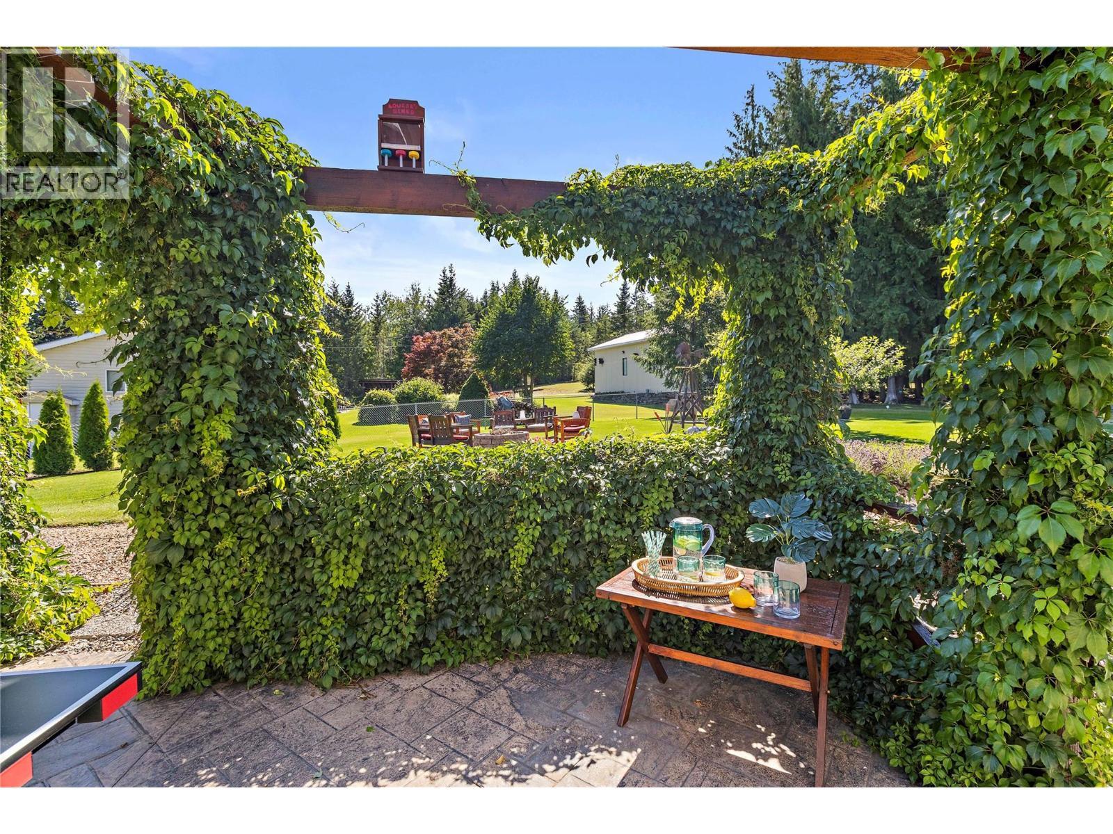 2672 Mckenzie Road. Sorrento, British Columbia