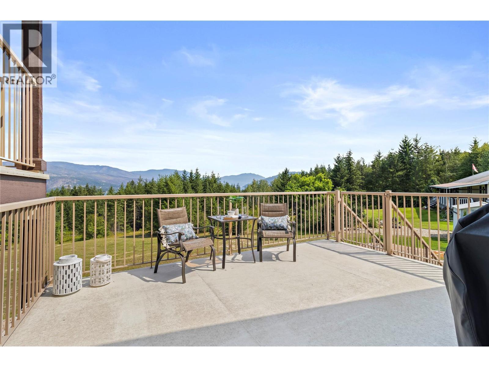 2672 Mckenzie Road. Sorrento, British Columbia