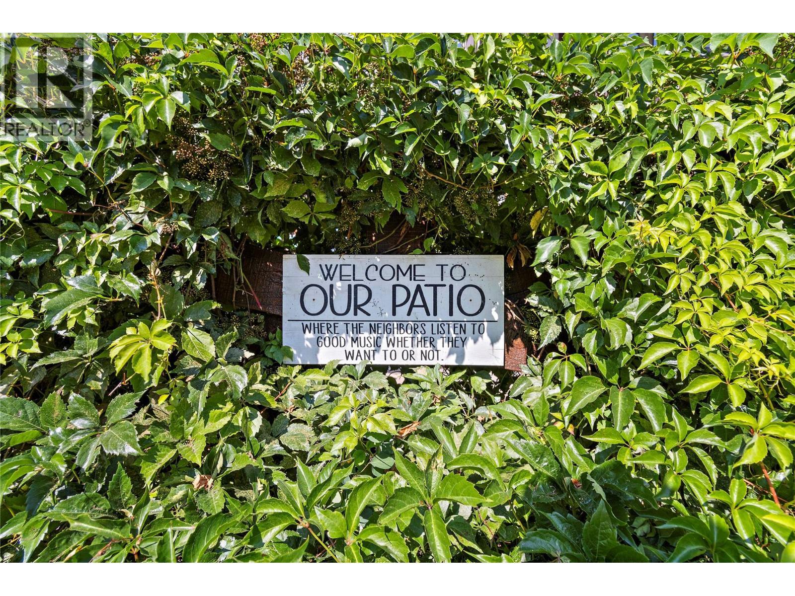 2672 Mckenzie Road. Sorrento, British Columbia