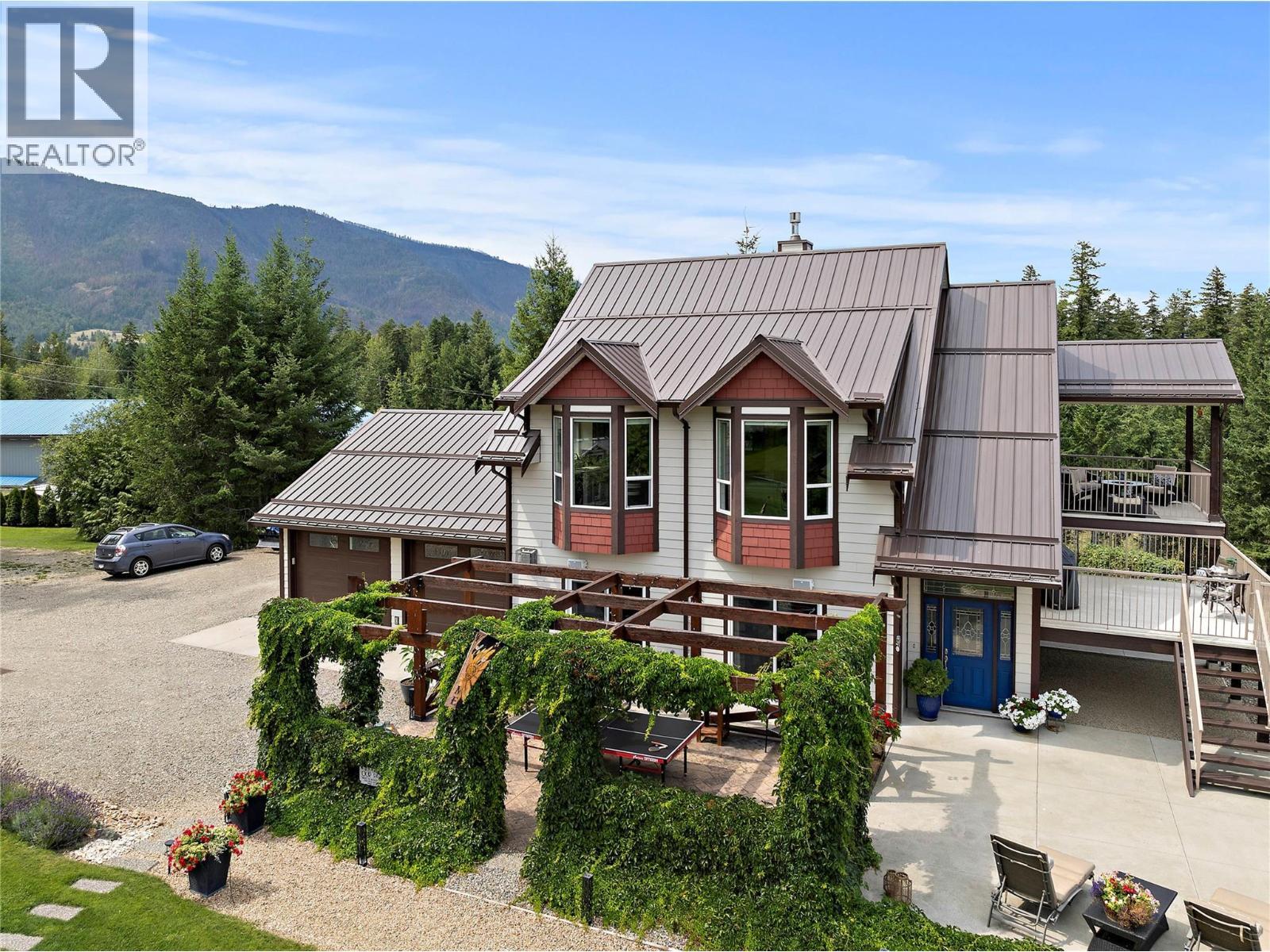 2672 Mckenzie Road. Sorrento, British Columbia
