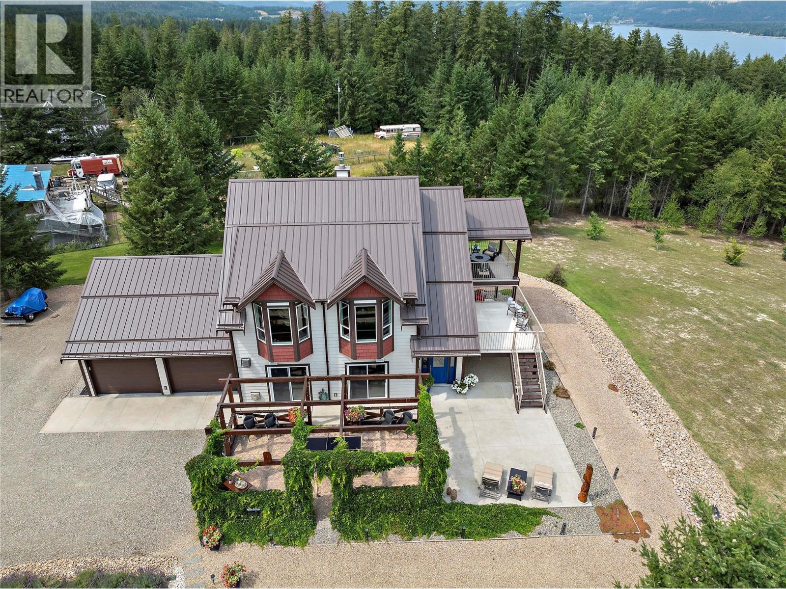 2672 Mckenzie Road. Sorrento, British Columbia