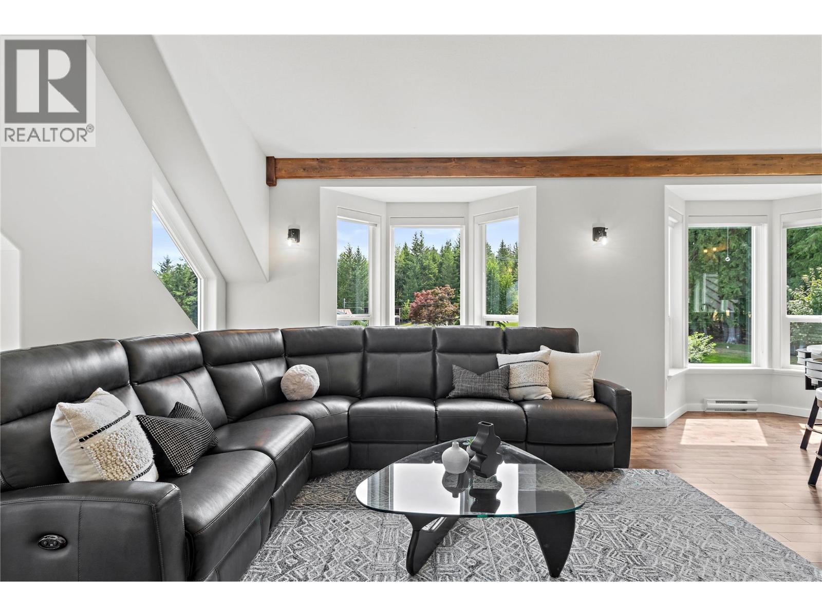 2672 Mckenzie Road. Sorrento, British Columbia