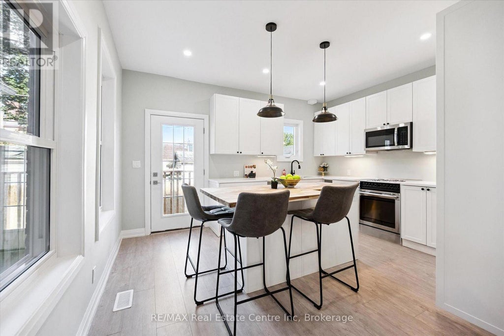 68 Spruce Street, Cambridge