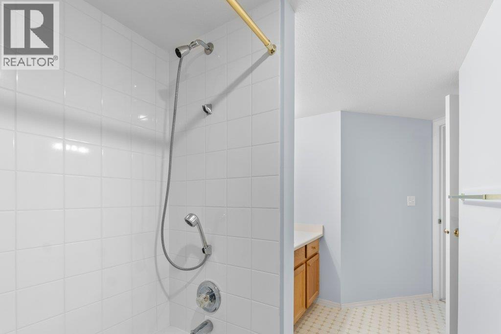 251 6 Street Se Unit# 104. Salmon Arm, British Columbia