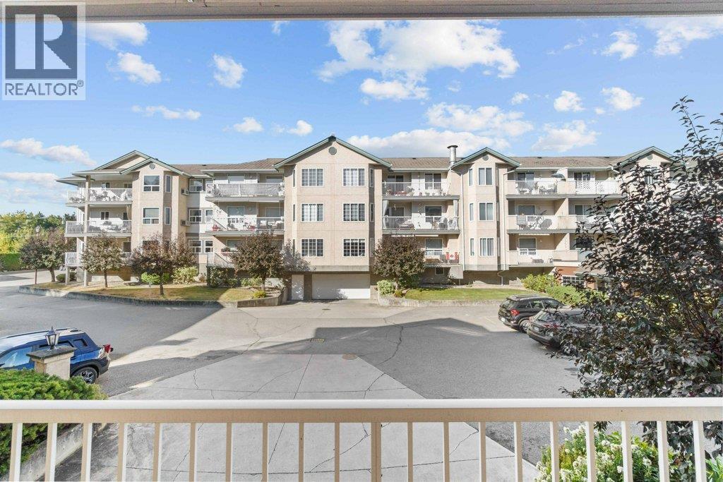251 6 Street Se Unit# 104. Salmon Arm, British Columbia