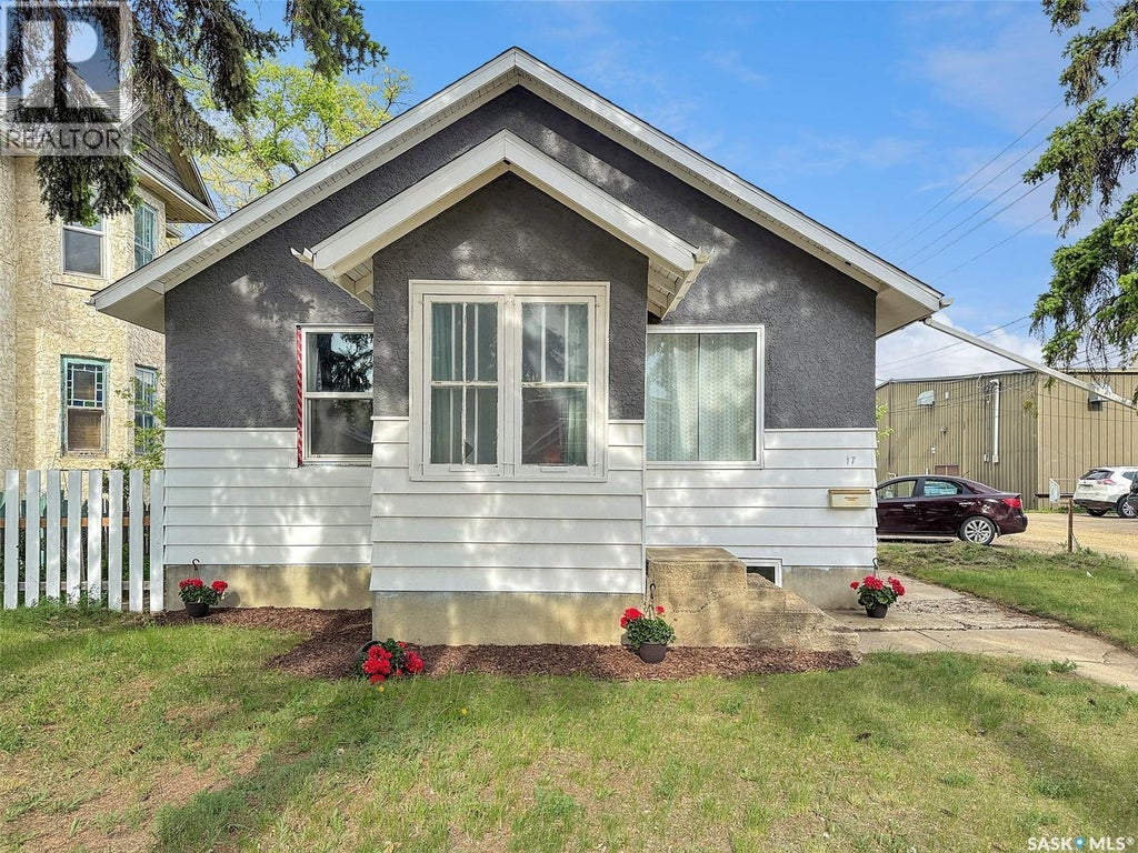 17 3rd Avenue Ne, Swift Current