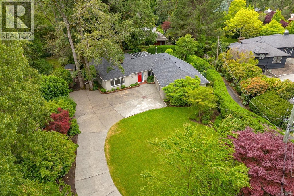1941 Mayfair Drive, Saanich