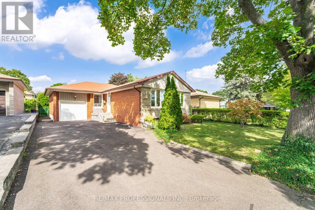 4 Lethbridge Avenue, Toronto (kingsview Village-The Westway)