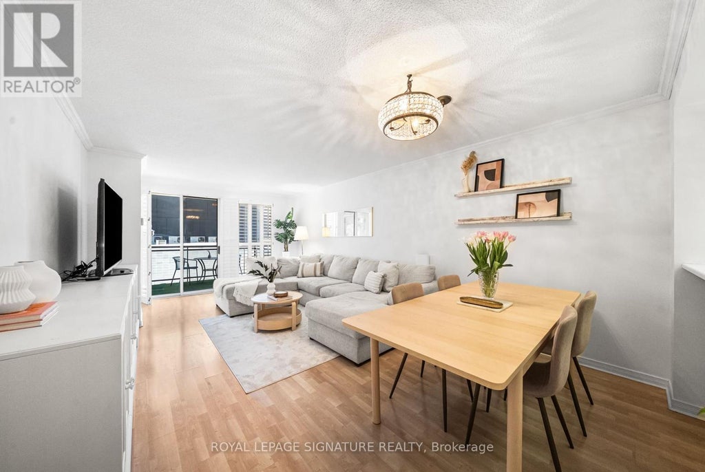 206 - 18 Hollywood Avenue, Toronto (willowdale East)