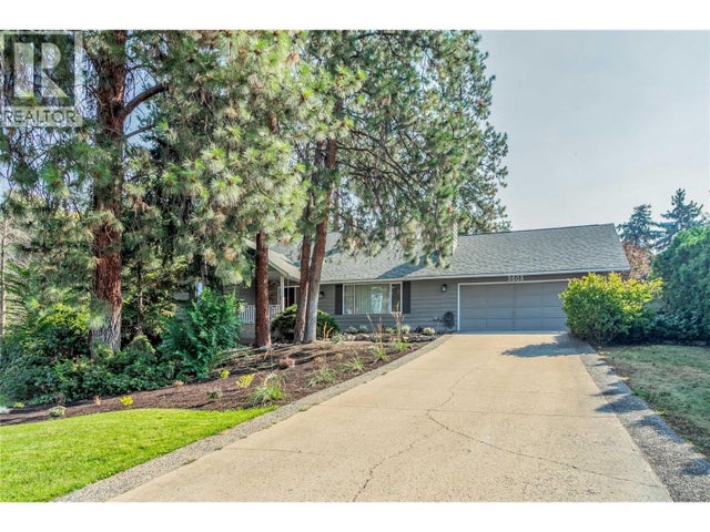 2605 Alberta Court, Kelowna