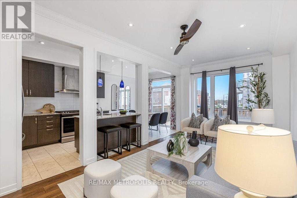 82 Dundonald Trail, Newmarket (glenway Estates)