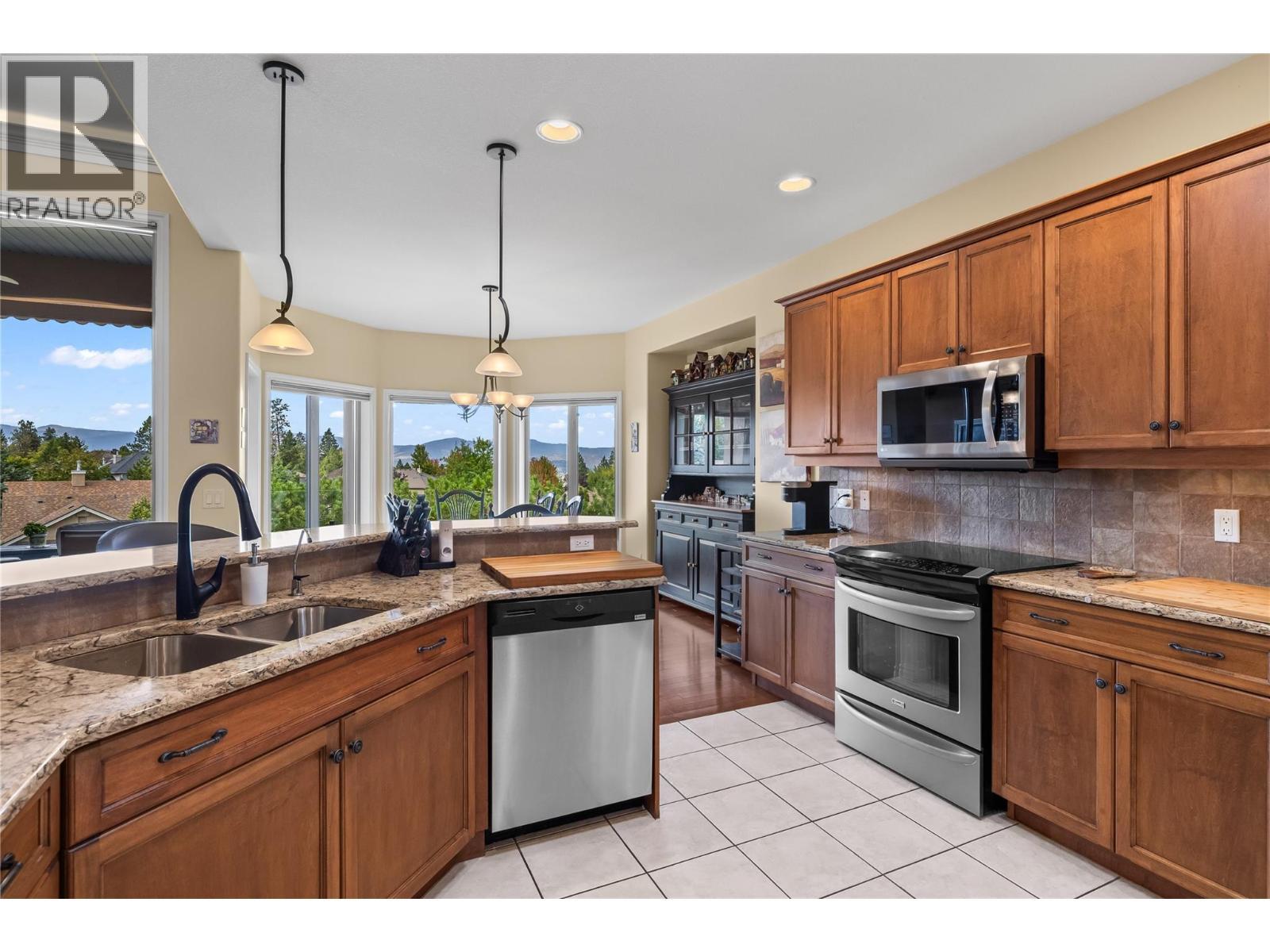 4100 Gallaghers Parkland Unit# 2. Kelowna, British Columbia