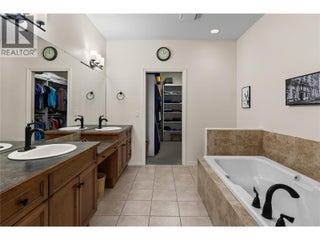 4100 Gallaghers Parkland Unit# 2. Kelowna, British Columbia