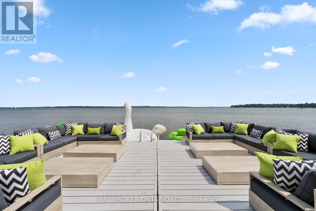 943 Barry Avenue, Innisfil