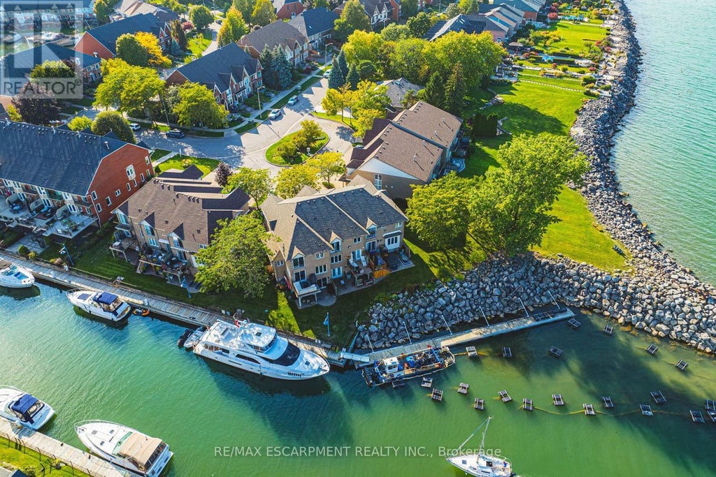 6 - 85 Edgewater Drive, Hamilton (lakeshore)